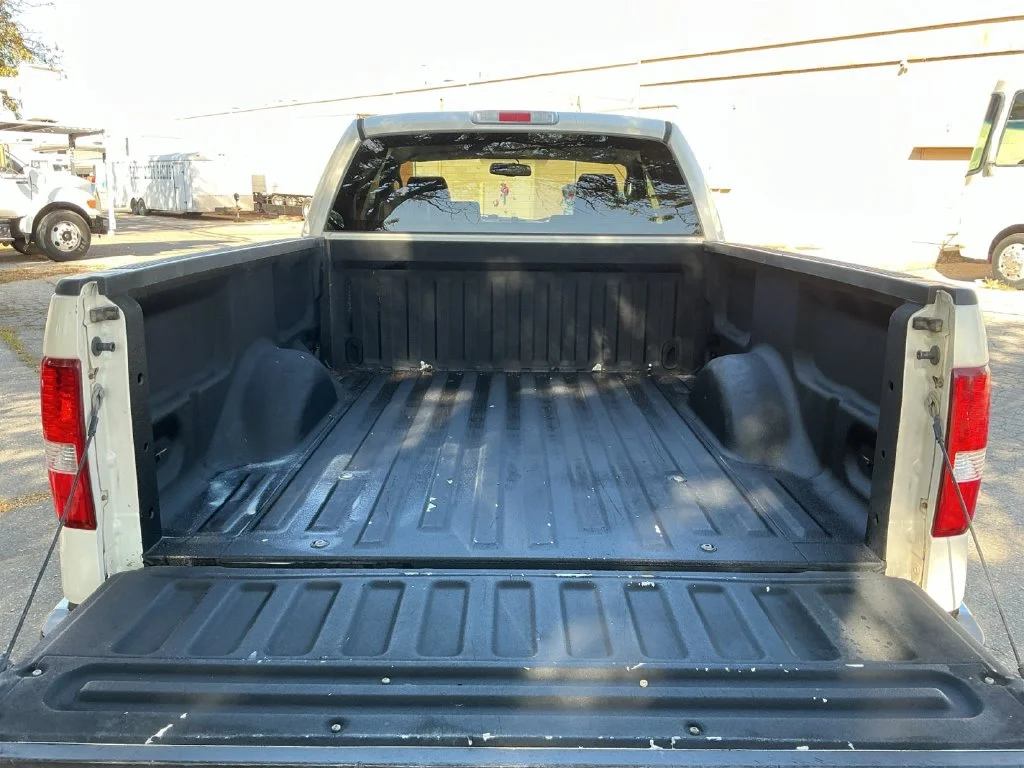 Used 2007 White Ford Lariat image 27