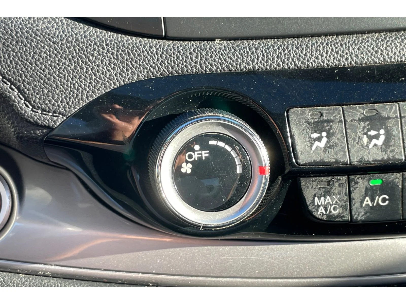 Used 2015 White Diamond Pearl Honda EX image 28