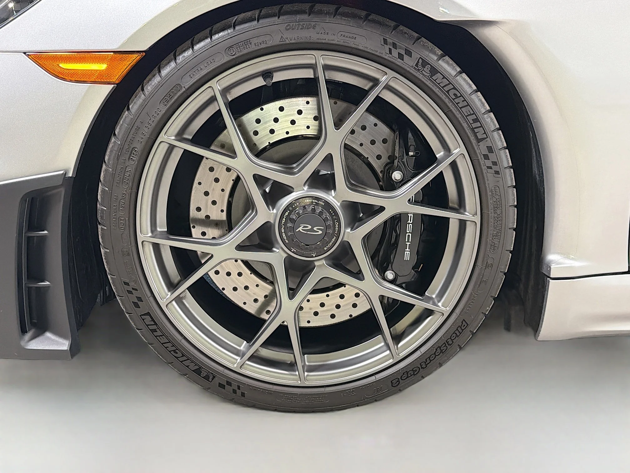 2025 Porsche 718 GT4 RS - Photo 38