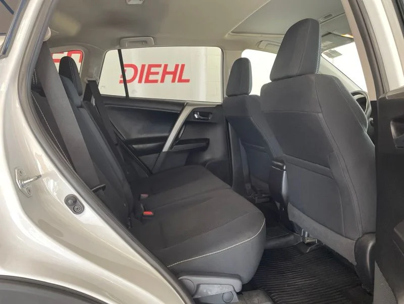 Used 2018 White Toyota XLE image 10