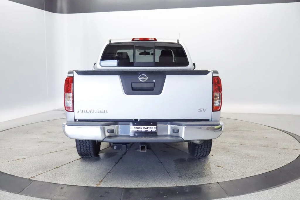 Used 2013 Silver Nissan SV image 4