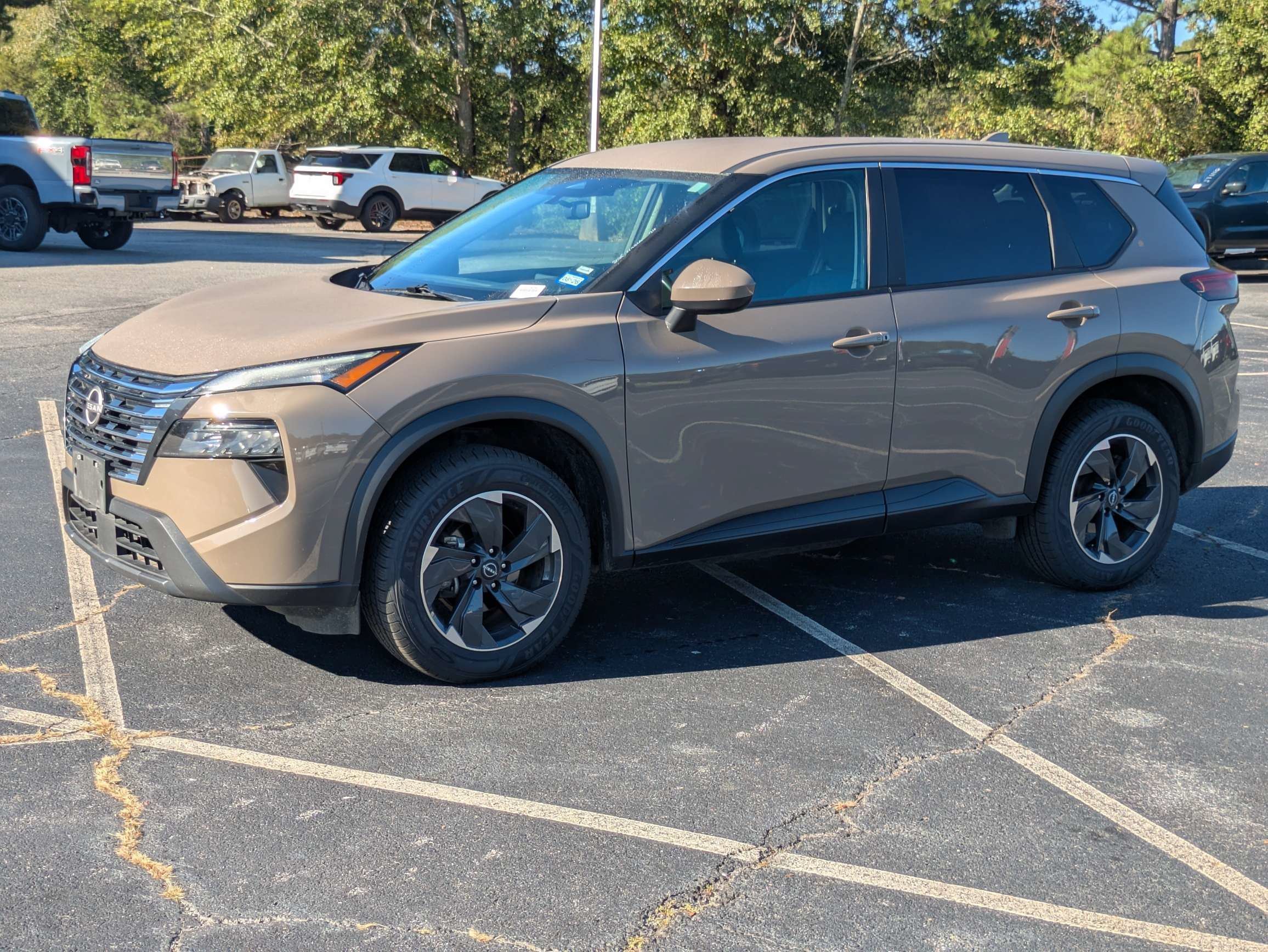 Used 2025  Nissan SV image 7