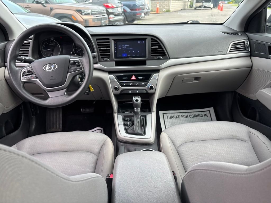 Used 2018 Gray Hyundai SE image 26