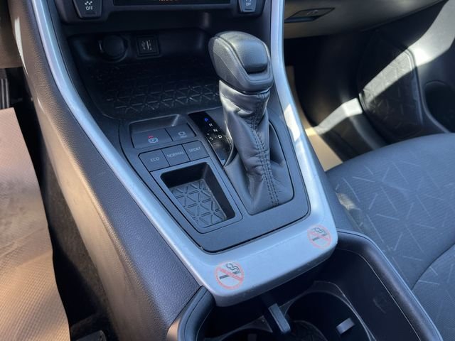 2025 Toyota RAV4 XLE - Photo 22