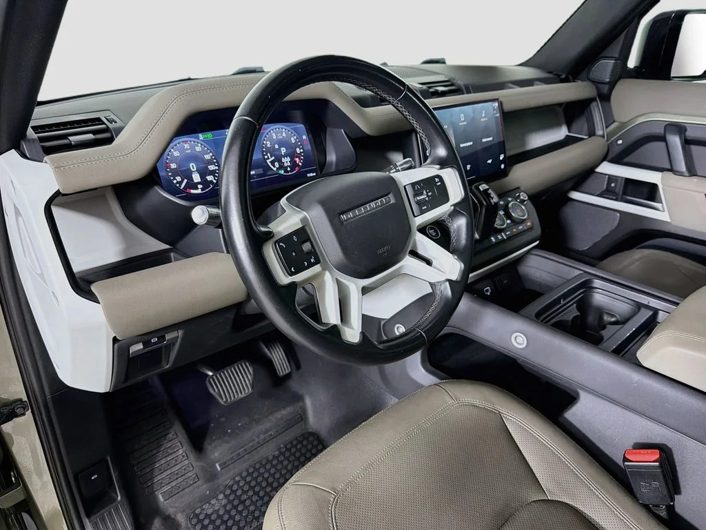 Used 2022 Green Land Rover S image 9