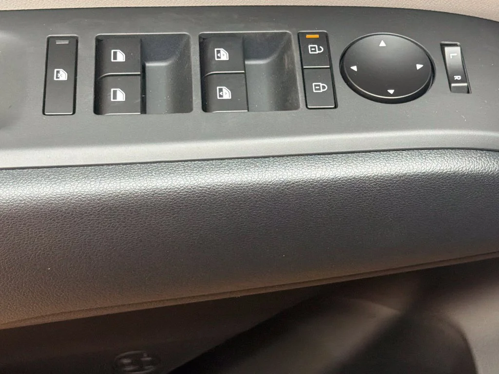 New 2026 Shimmering Silver Hyundai SEL Convenience image 25