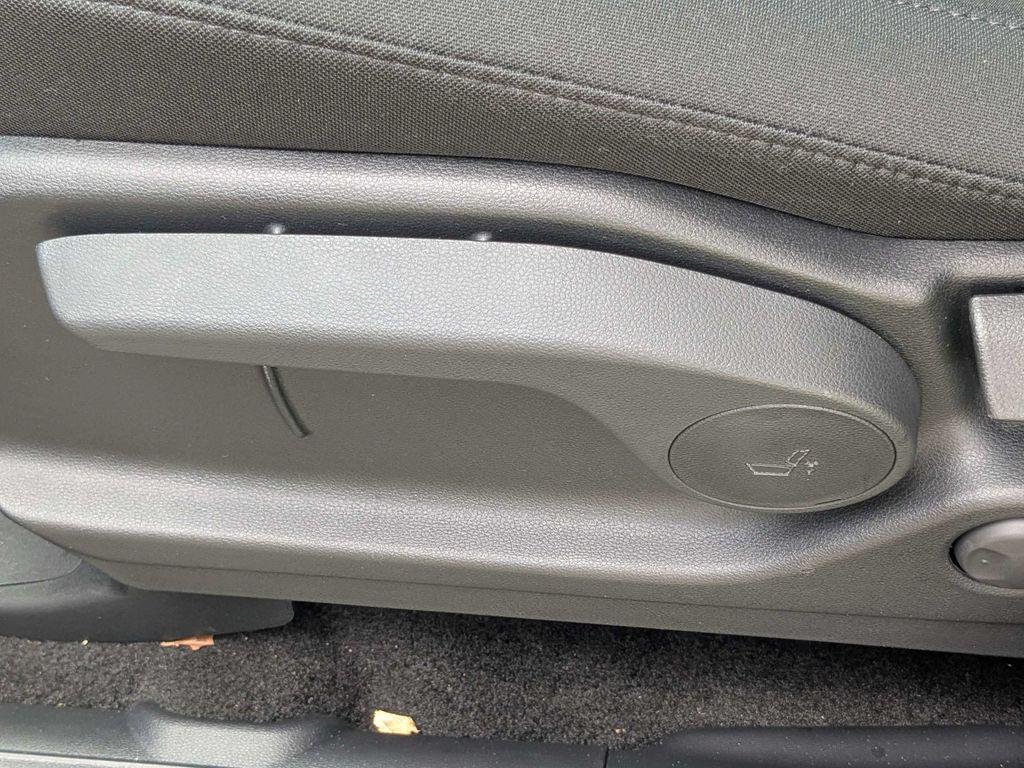 New 2027 Gray Hyundai SE FWD image 20
