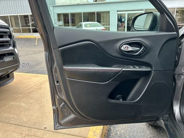 Used 2019 Gray Jeep Trailhawk image 27