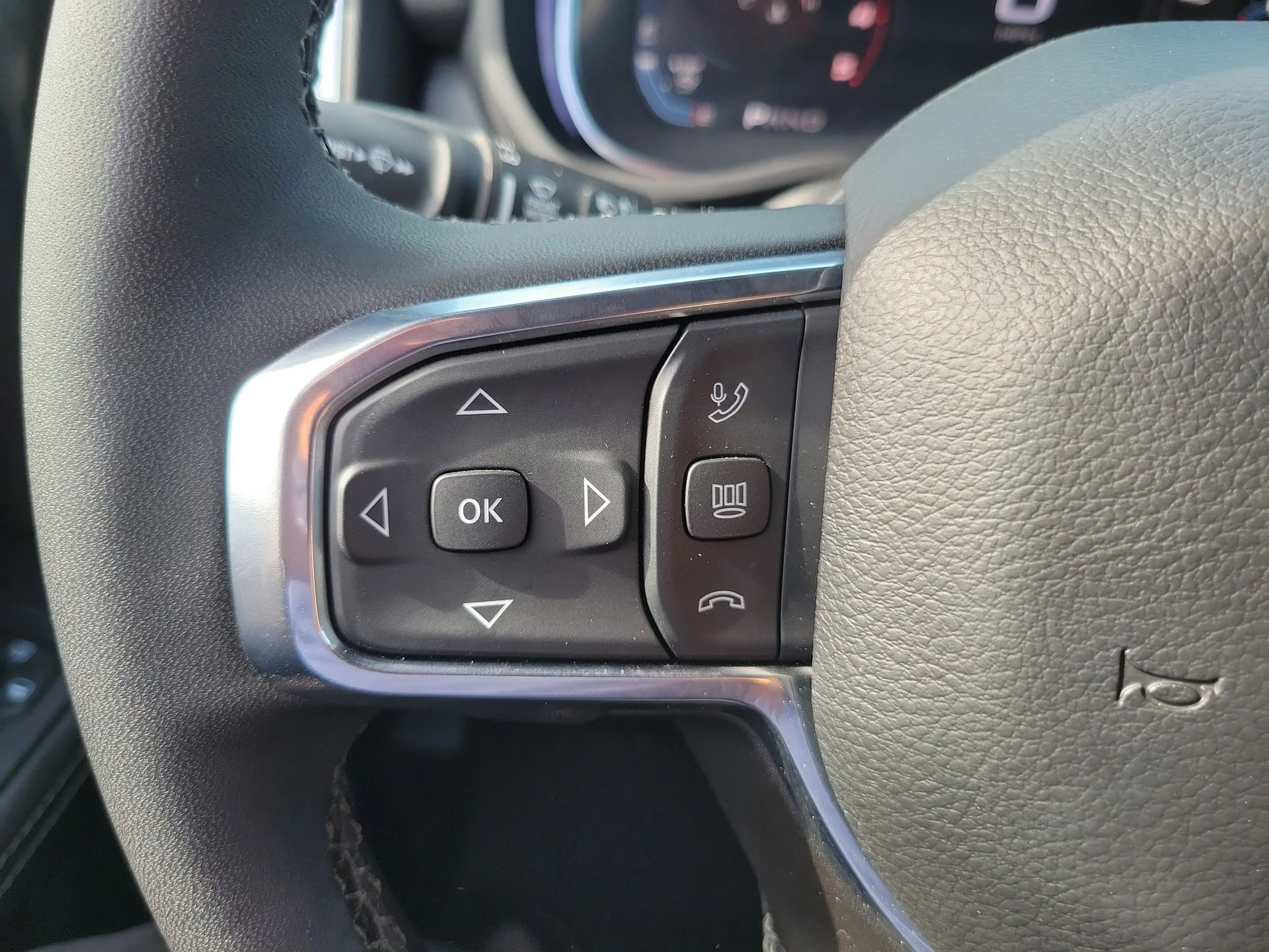 Used 2025 White Ram Laramie image 5