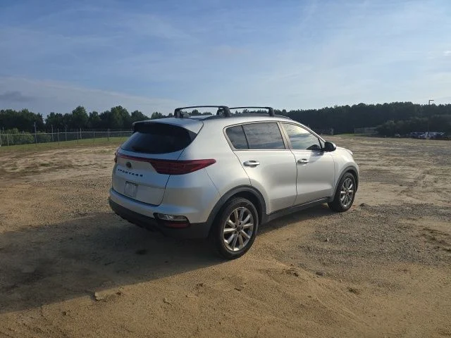 Used 2022 Silver Kia Nightfall image 9