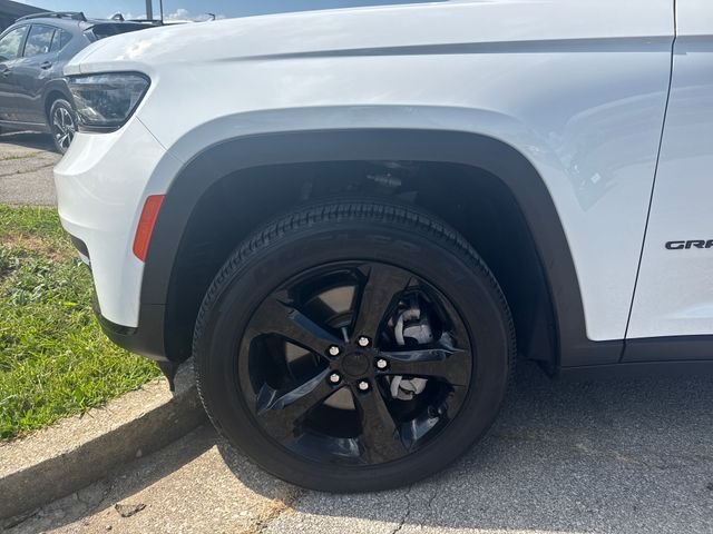 Used 2025 White Jeep Altitude X image 10