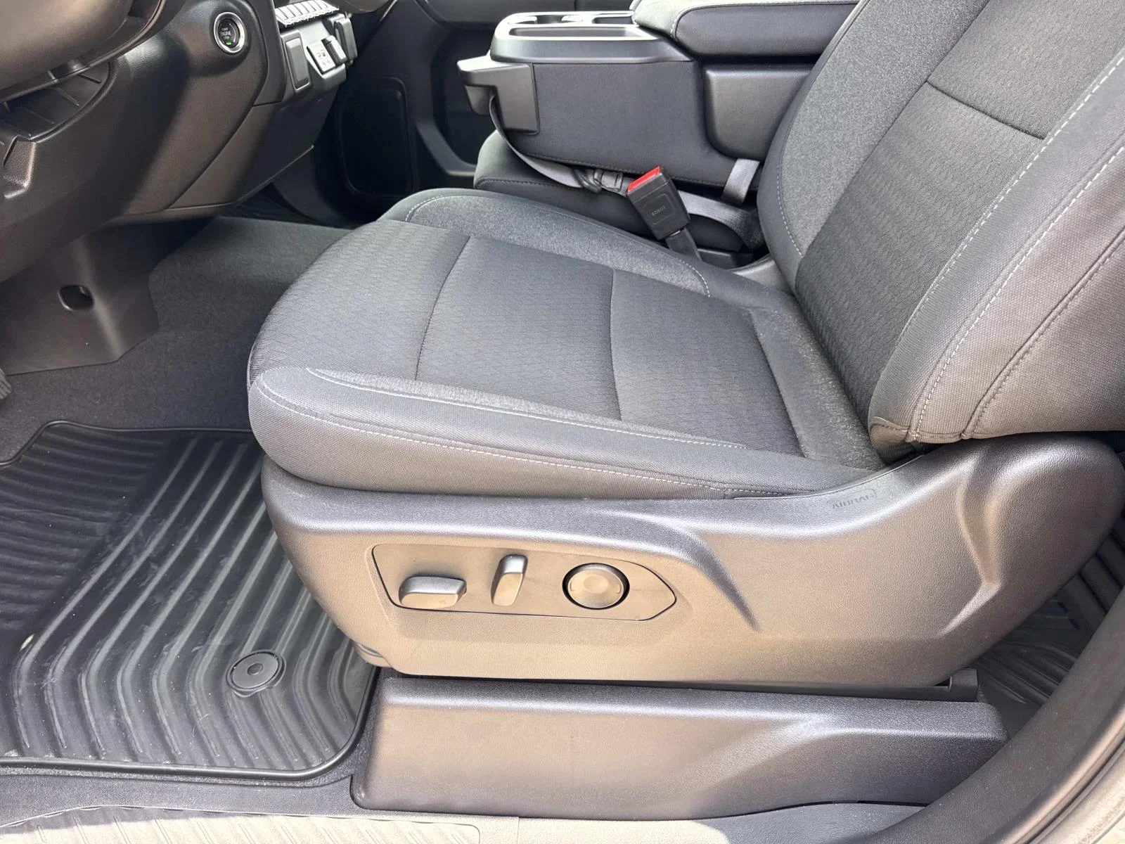 Used 2024 STERLING GRAY MET Chevrolet Custom image 16