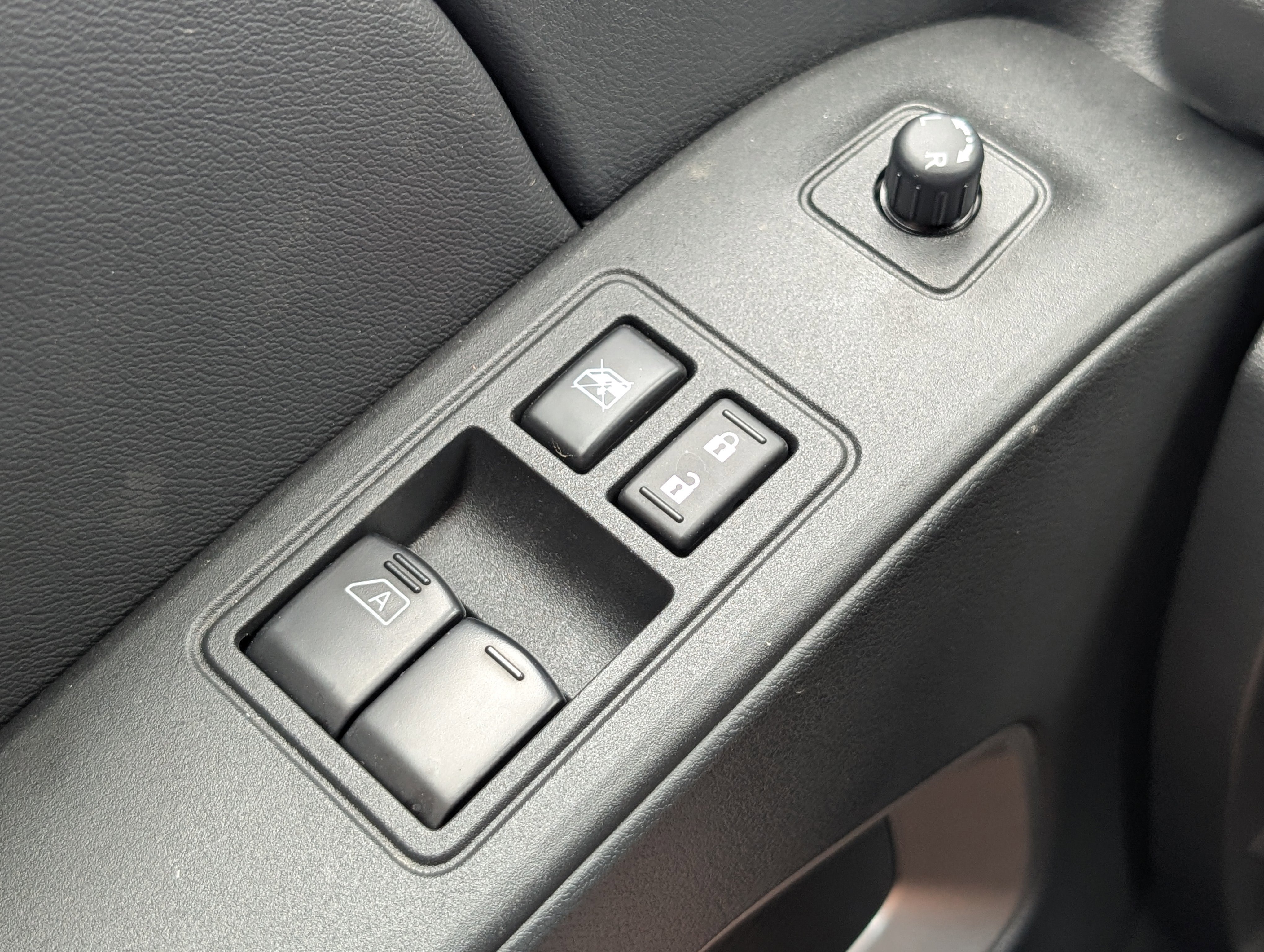 Used 2025 Glacier White Nissan S image 19