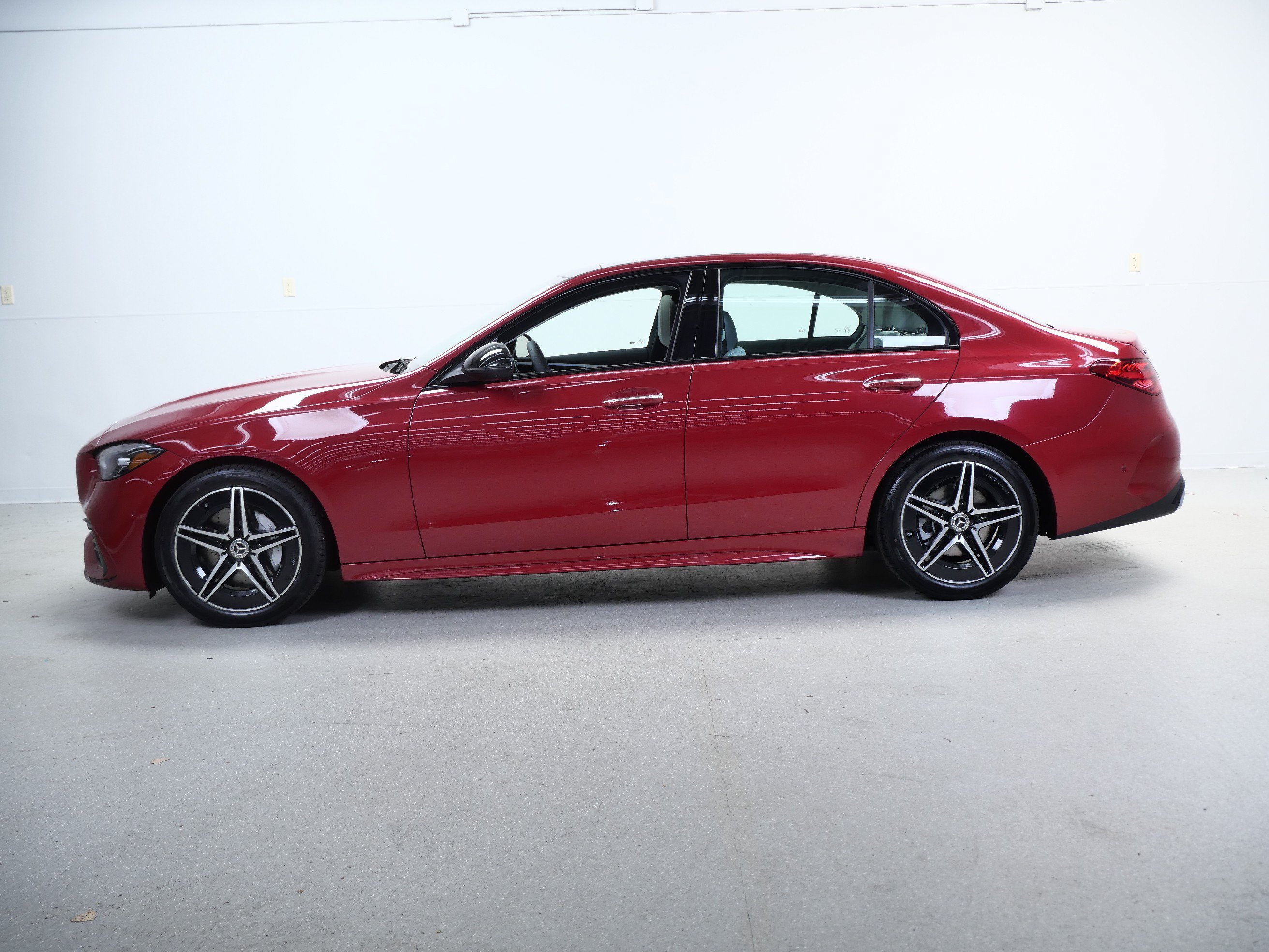 New 2026 MANUFAKTUR Patagonia Red Metallic Mercedes-Benz C 300 image 5