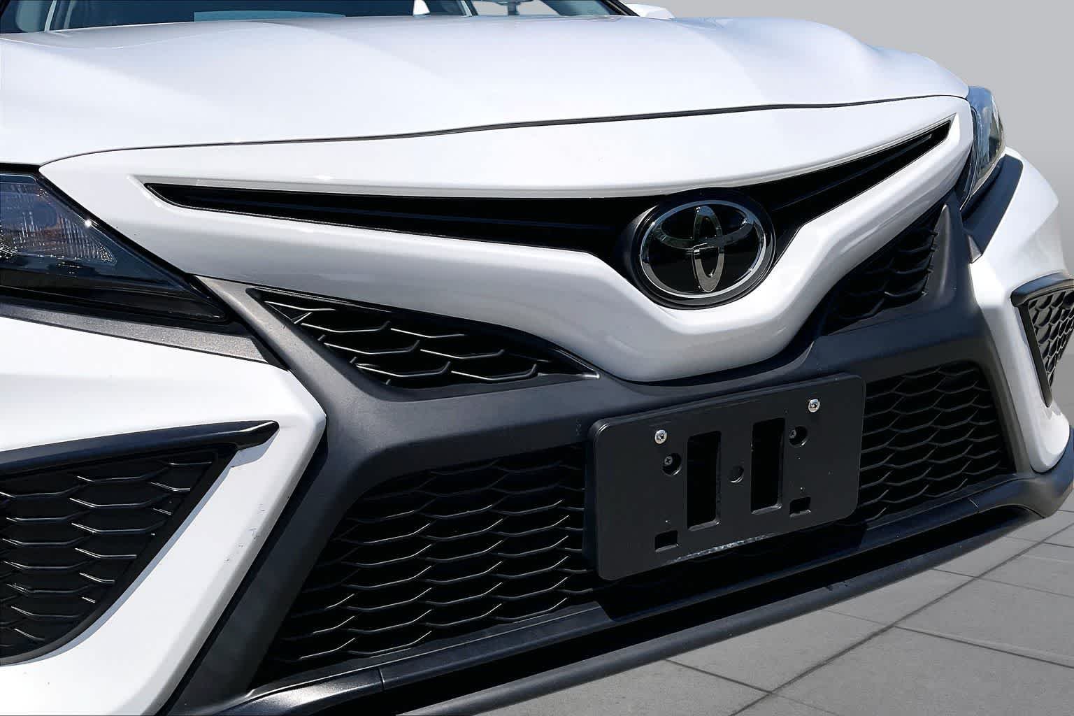 Used 2024 Ice Cap Toyota SE image 30
