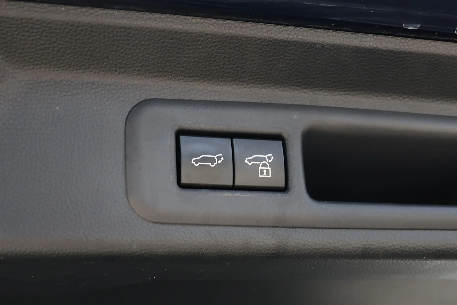 Used 2023  Toyota Platinum image 40