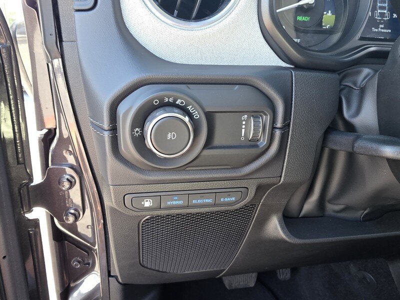 Used 2025 Crystal Metallic JEEP SAHARA 4X4 image 30