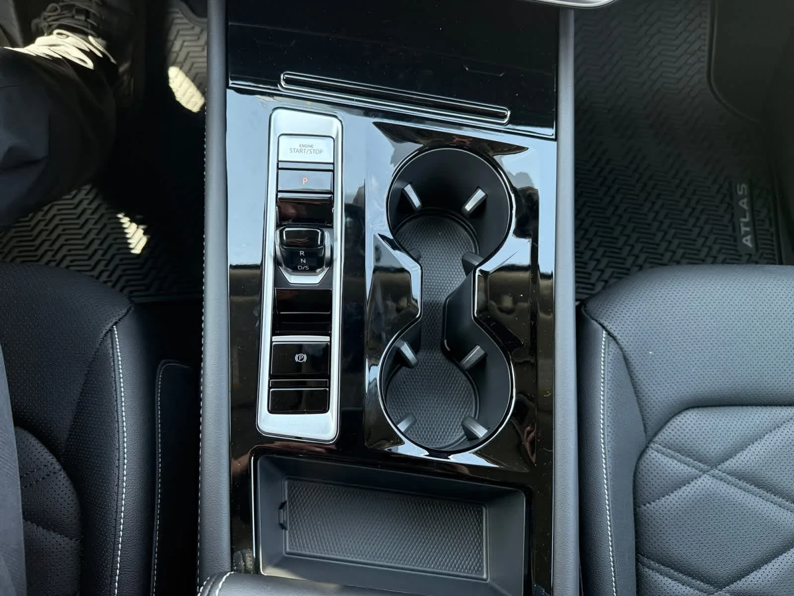2026 Volkswagen Atlas SE w/Tech - Photo 18