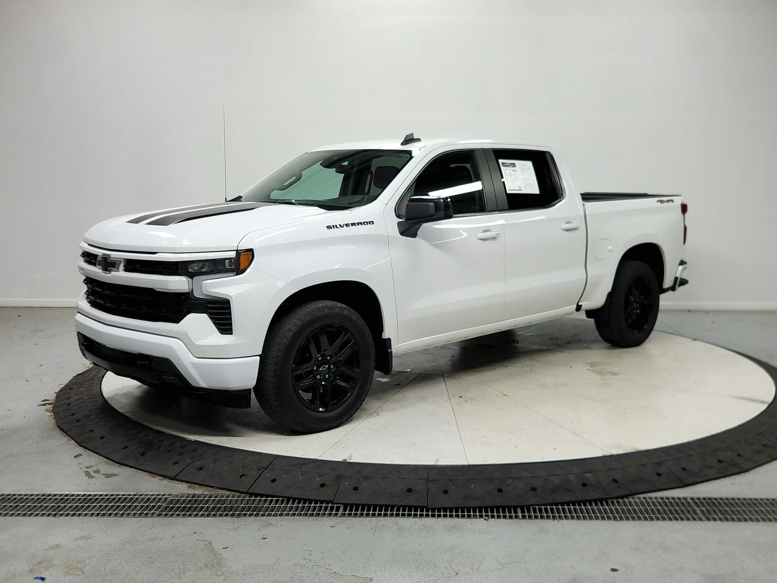 Used 2023 Summit White Chevrolet RST image 4