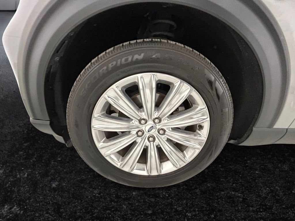 Used 2020 Green Ford Limited image 27