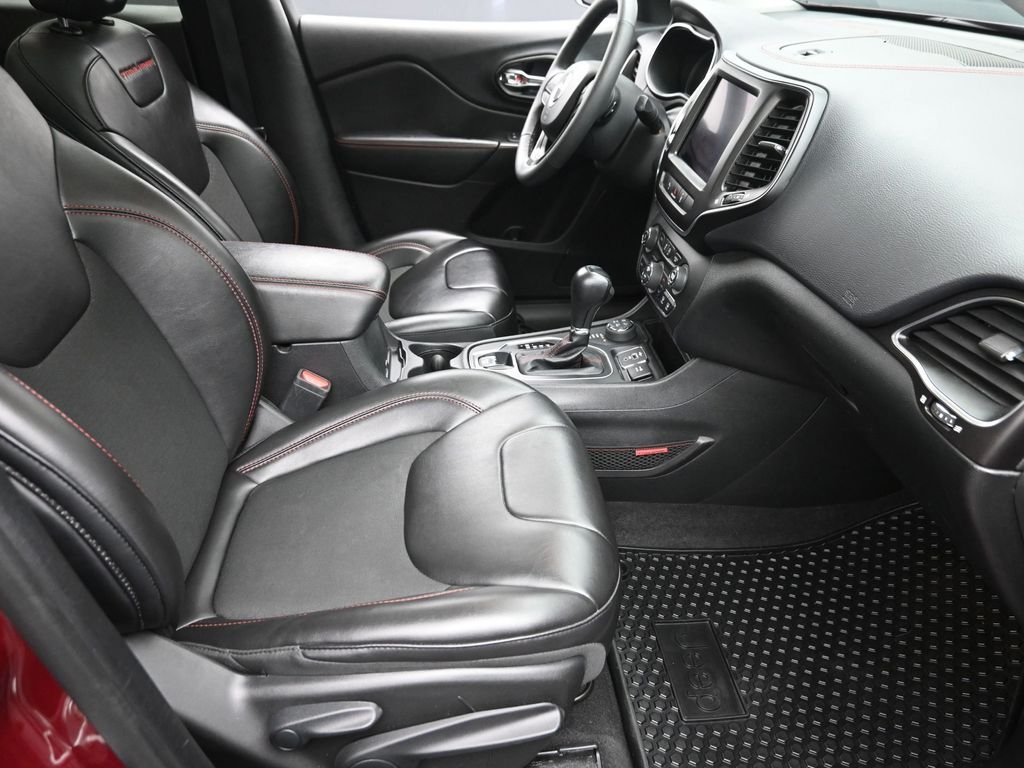 Used 2021 Red Jeep Trailhawk image 9