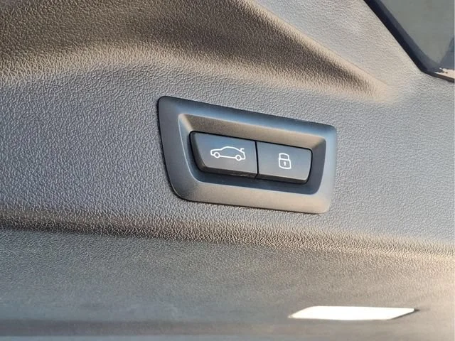 Used 2024  BMW xDrive40i image 30