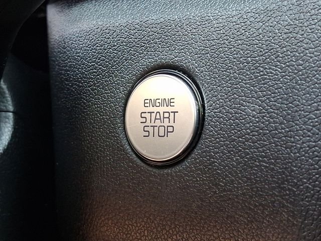 Used 2023 White Kia S image 25