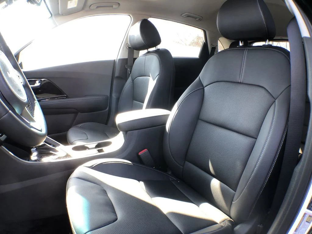 Used 2022 White Kia EX Premium image 43