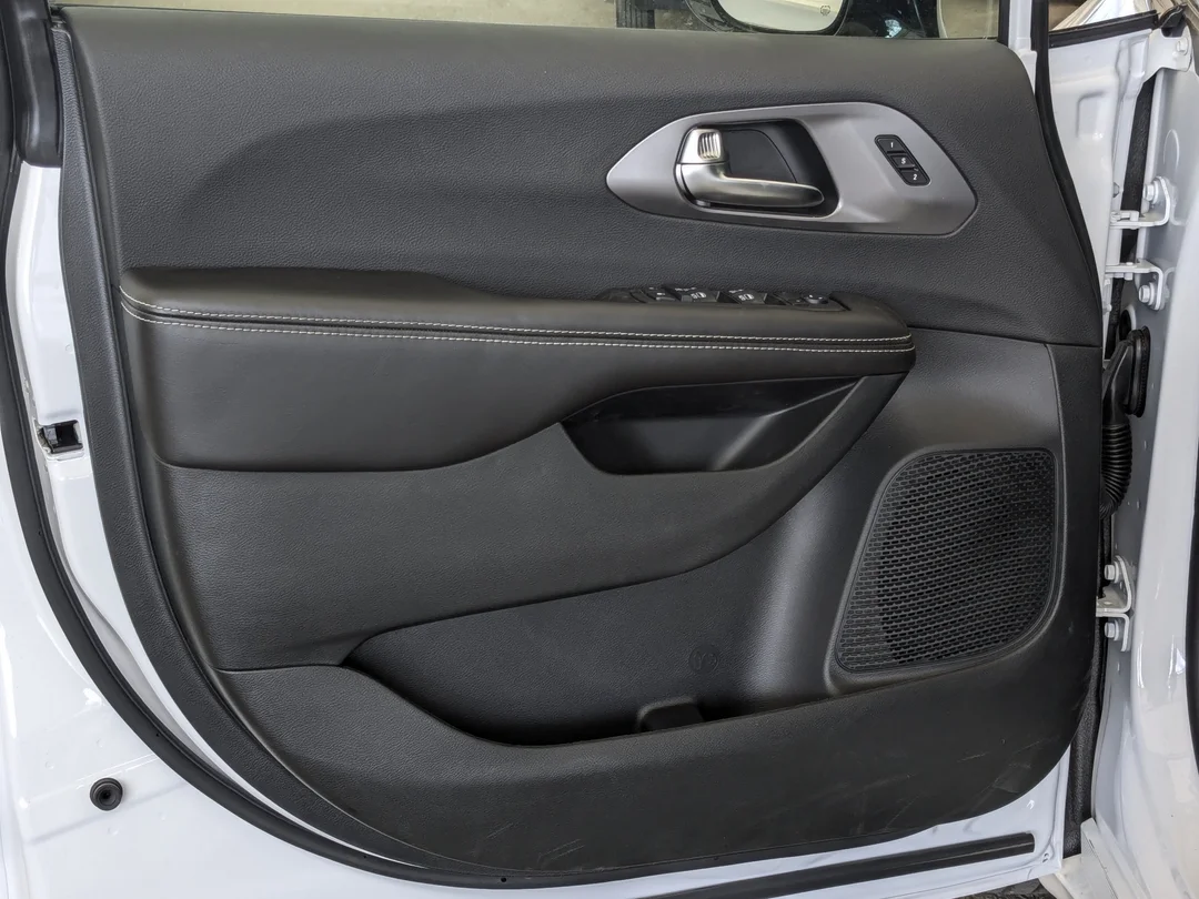 New 2026 White Chrysler Select - - AWD - 3.6L Pentastar V6 - Adaptive Cruise Control - Blind Spot Monitor & More! image 12
