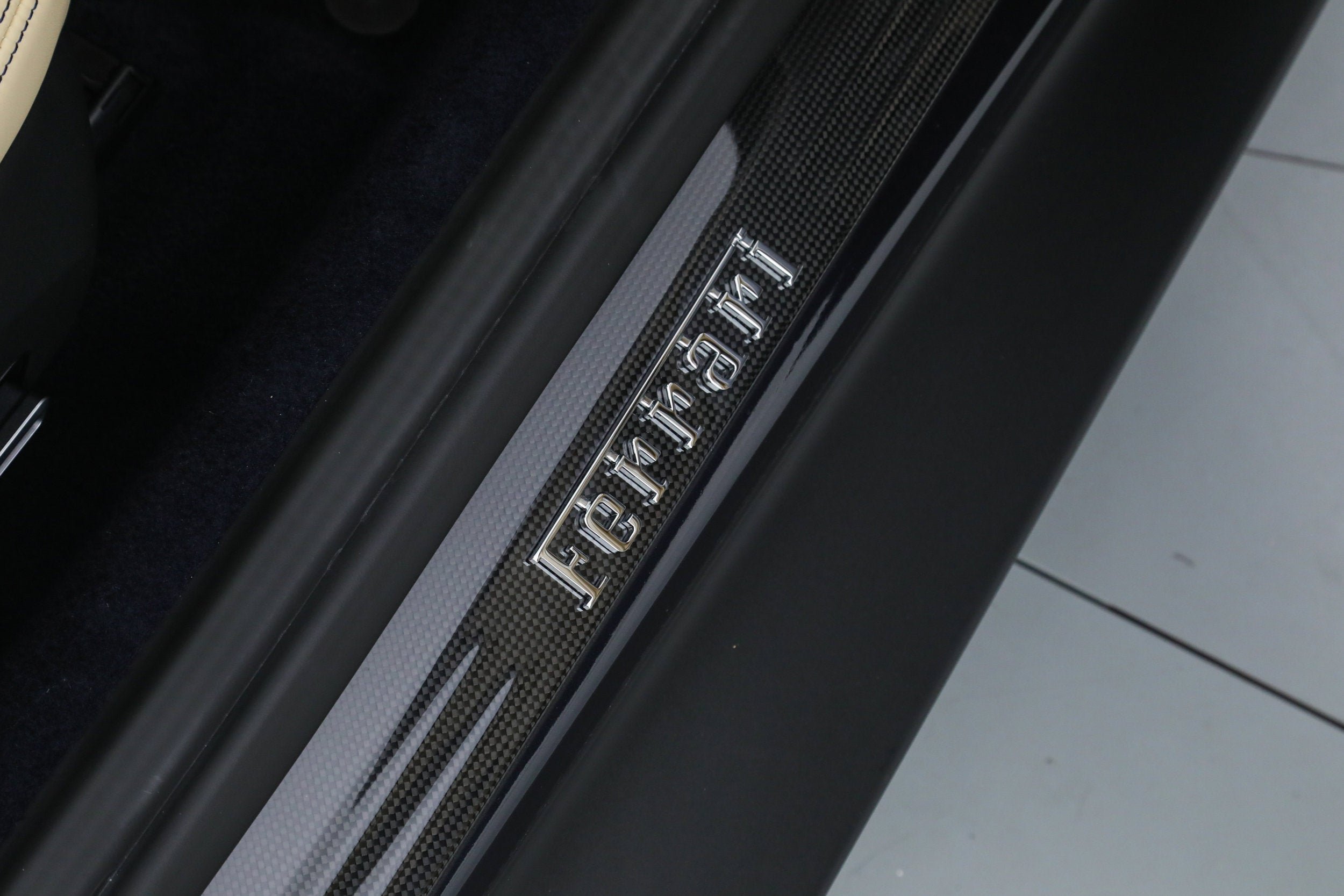 Certified Used 2025 Blu Roma Ferrari  image 25