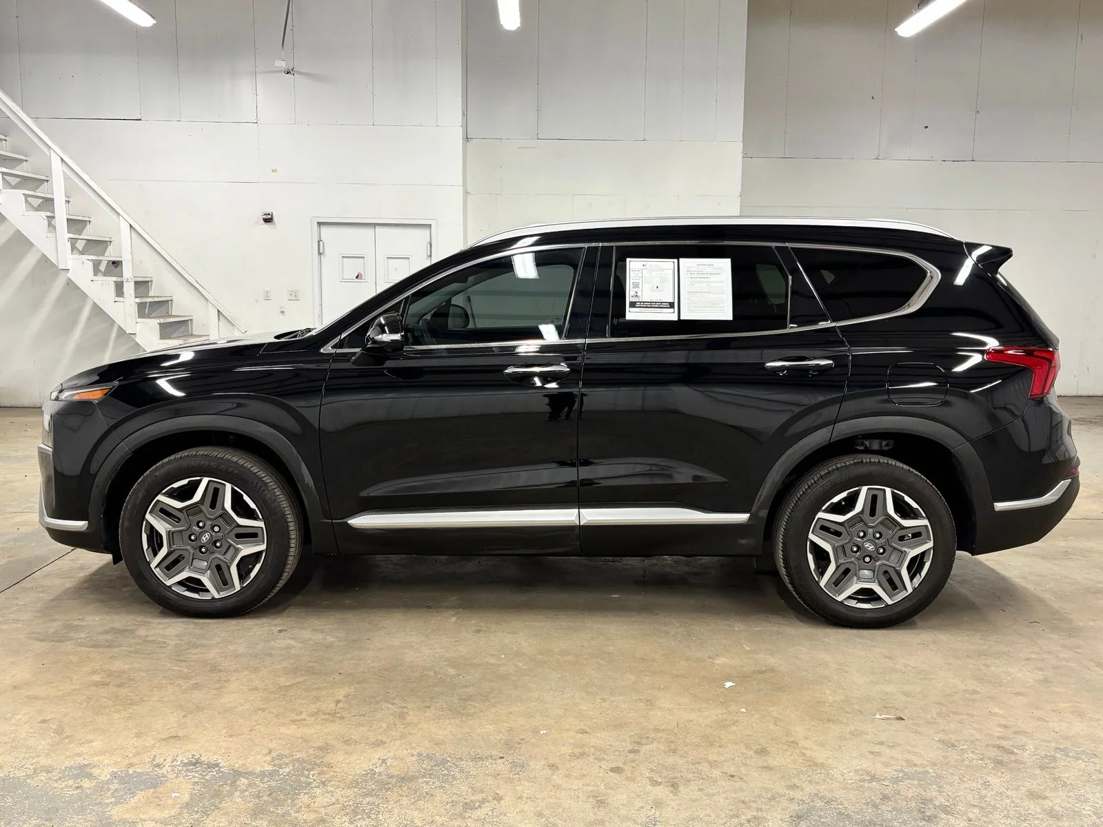 Used 2021 Black Hyundai Limited image 4