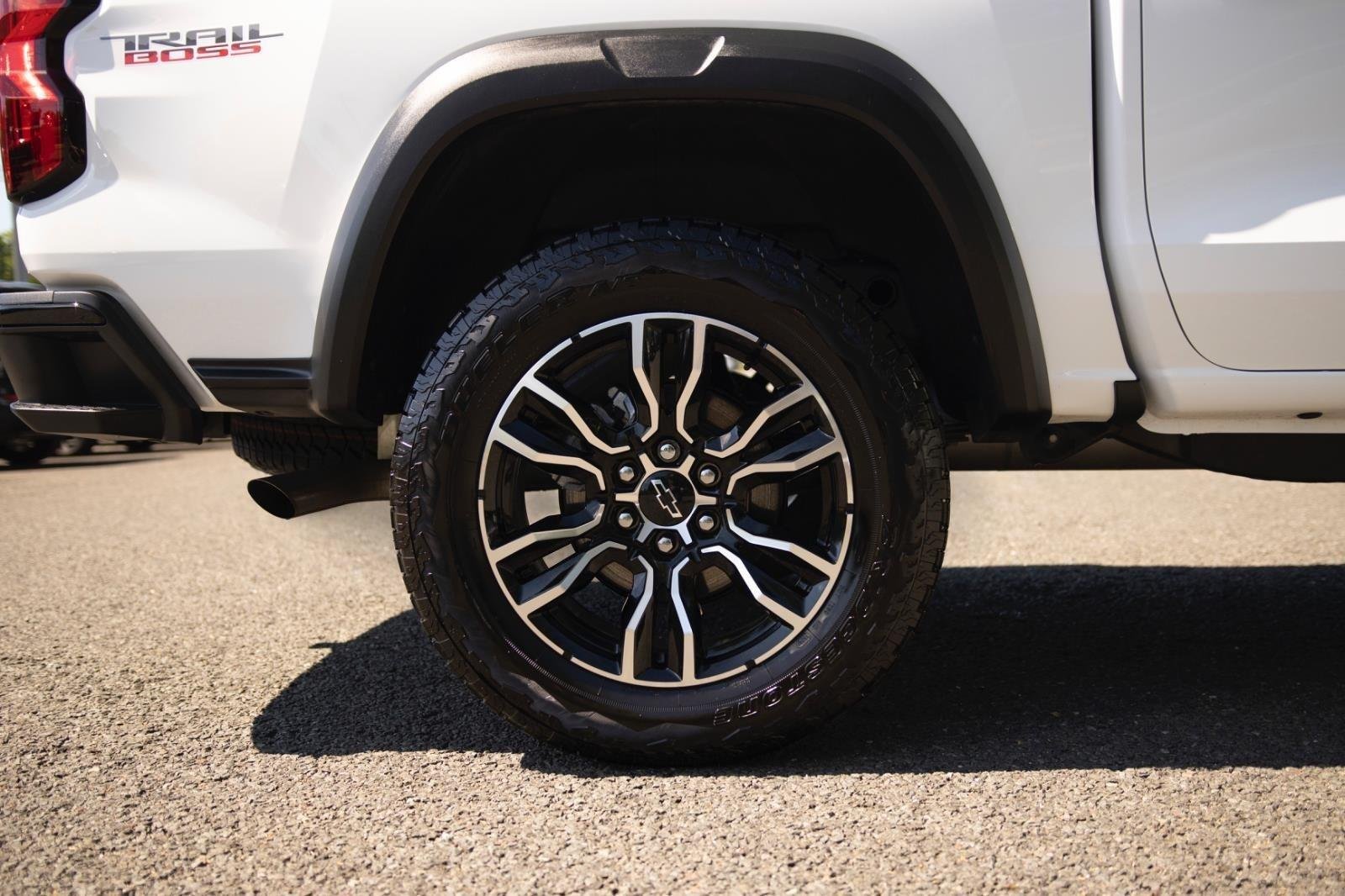 New 2025 Summit White Chevrolet Trail Boss image 10