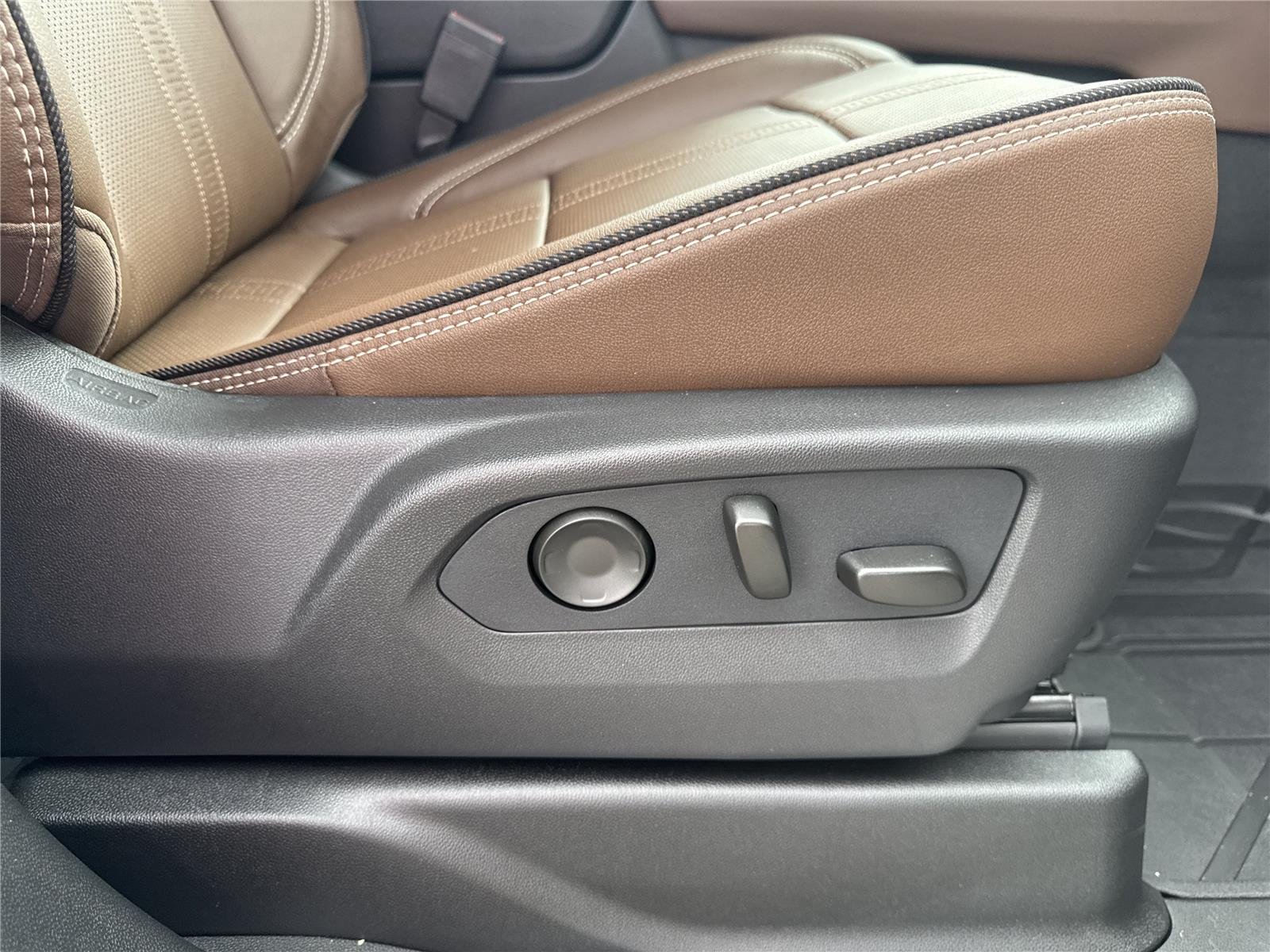 2026 Chevrolet Suburban High Country - Photo 42