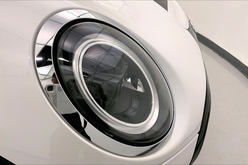 Used 2024 Nanuq White Metallic MINI  image 27