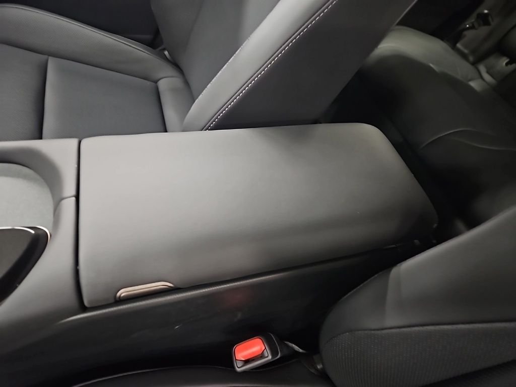 2025 Toyota Crown Signia XLE - Photo 16