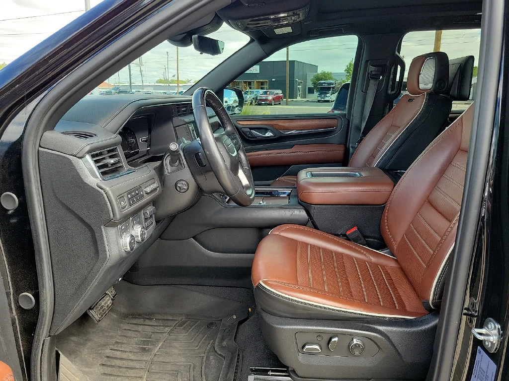 Used 2024 Onyx Black GMC Denali Ultimate image 19