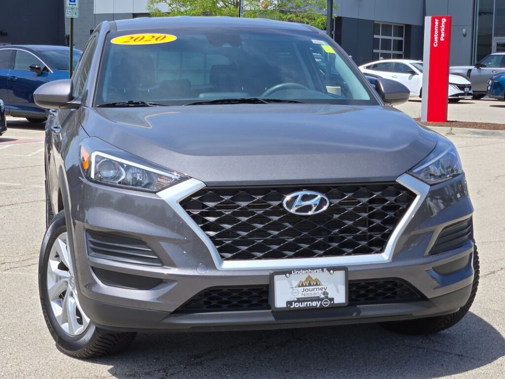 Used 2020 Gray Hyundai SE image 3