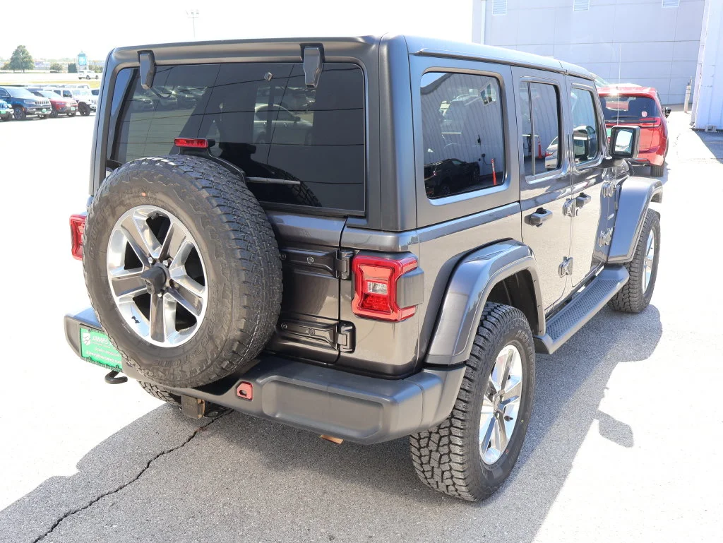 Used 2018 Gray Jeep Unlimited Sahara image 5