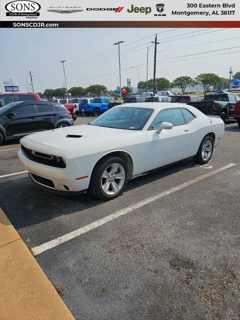Used 2023 White Knuckle Clearcoat Dodge SXT image 1