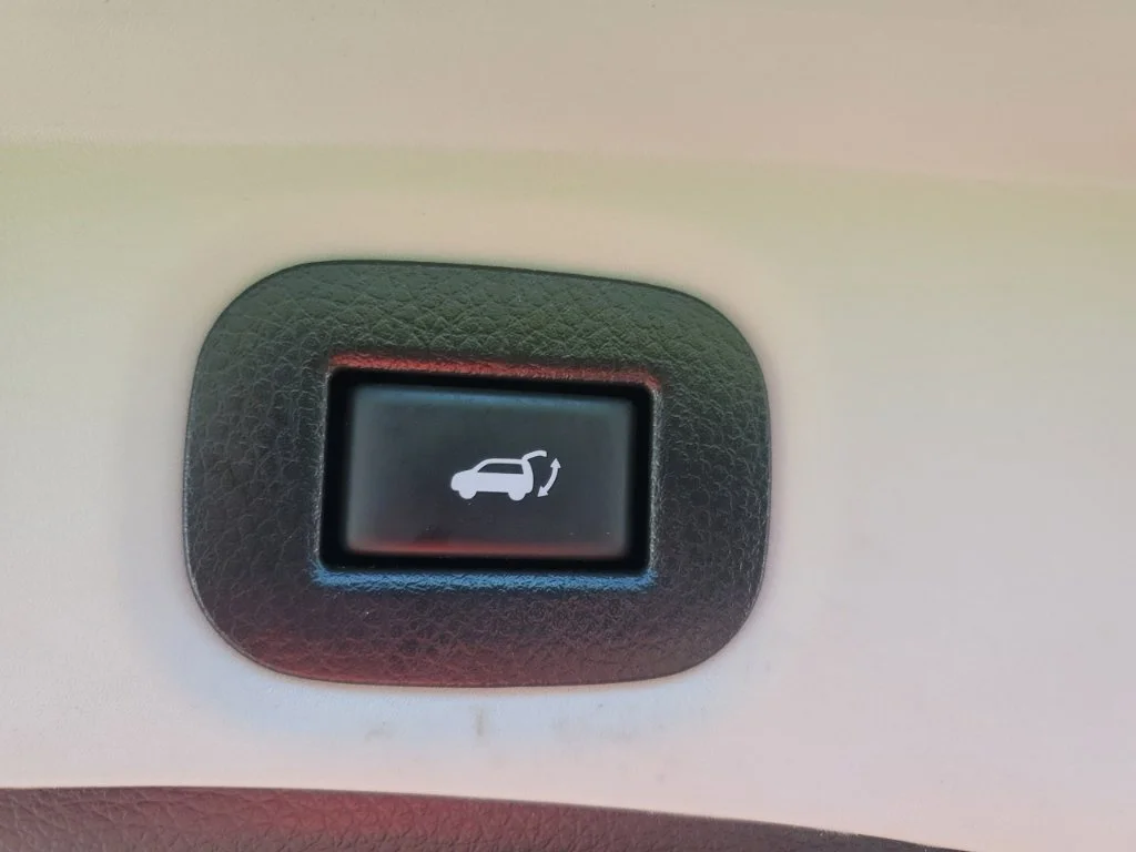 Used 2020 White Nissan SV image 16