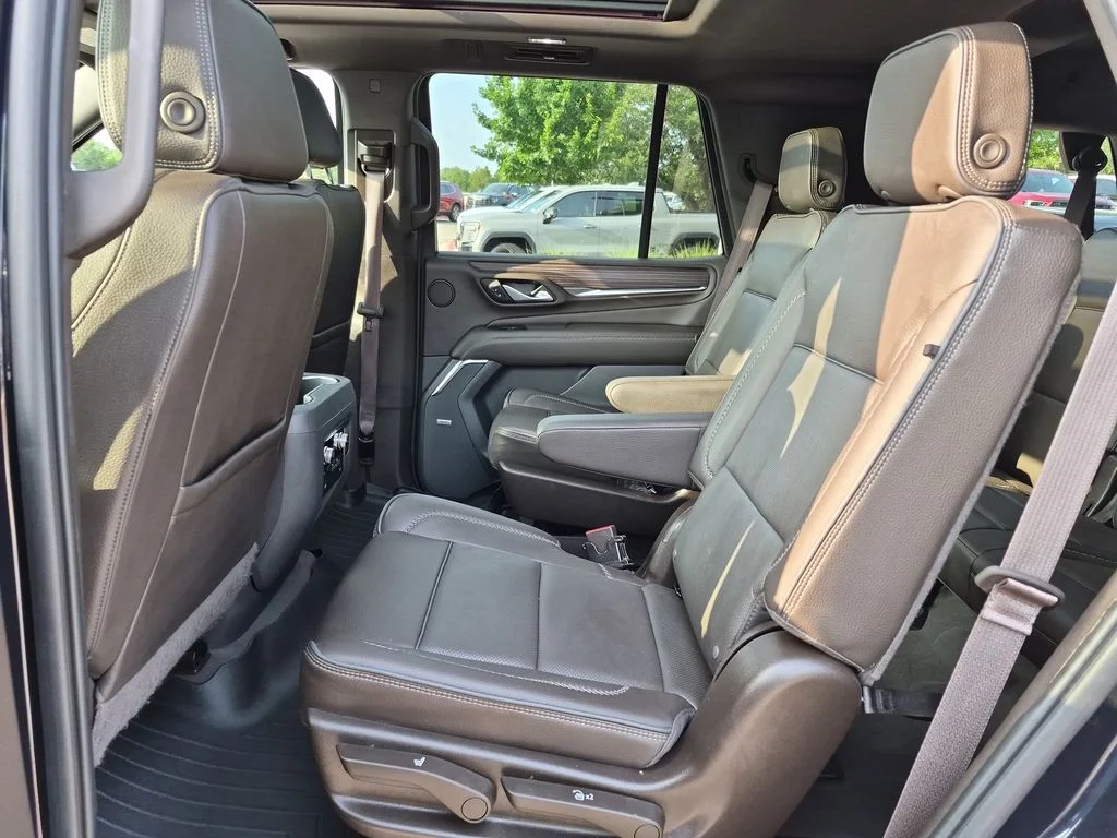 Used 2022 Blue GMC Denali image 33