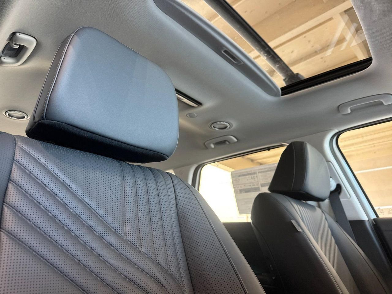New 2026 White Hyundai Blue SEL Premium 8P image 15