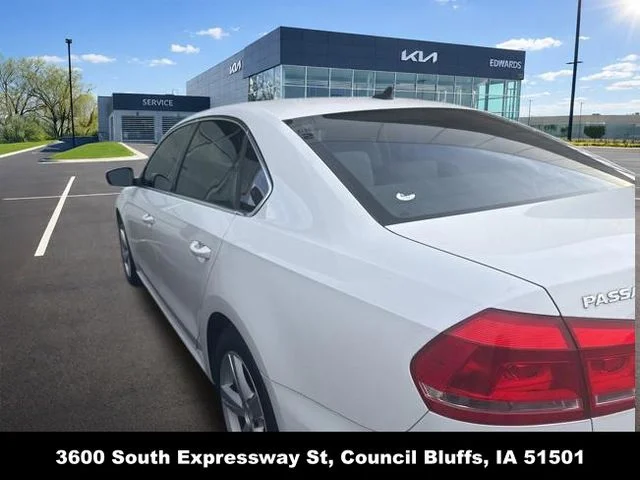 Used 2013 White Volkswagen 2.5 SE image 15