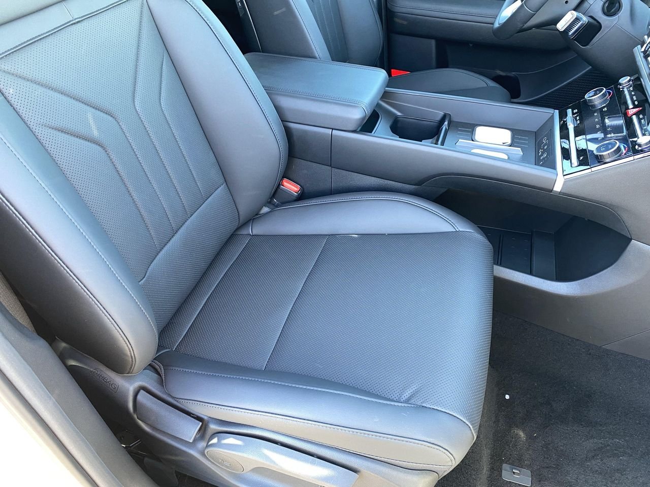 New 2026 Shimmering Silver Hyundai SEL image 10