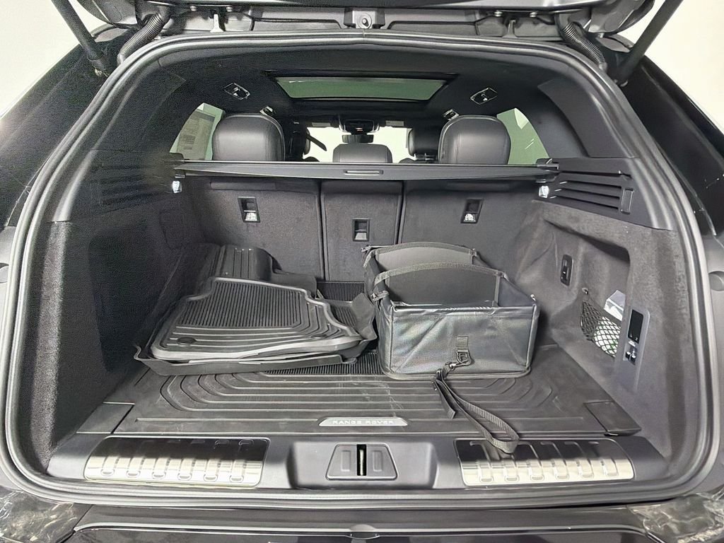 New 2027 Santorini Black Land Rover Dynamic SE P400 image 28