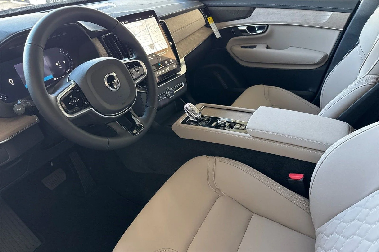 2026 Volvo XC90 Plus - Photo 13
