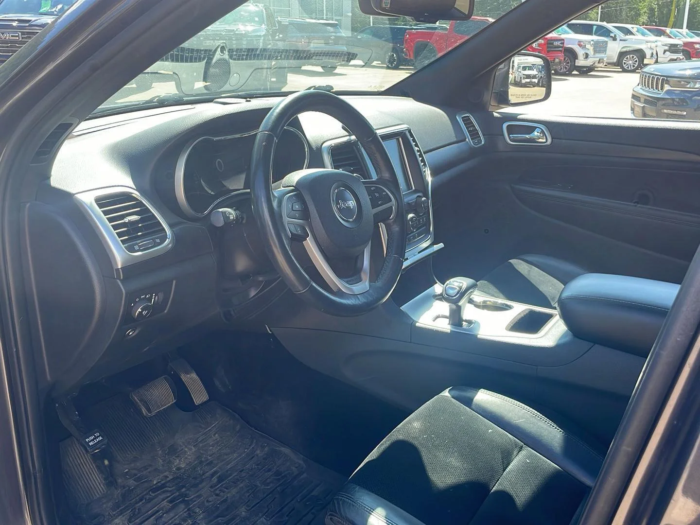 Used 2015 Gray Jeep Altitude image 9