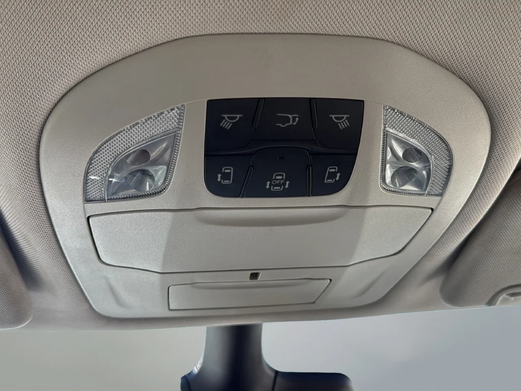 Used 2023 White Chrysler Touring L image 27