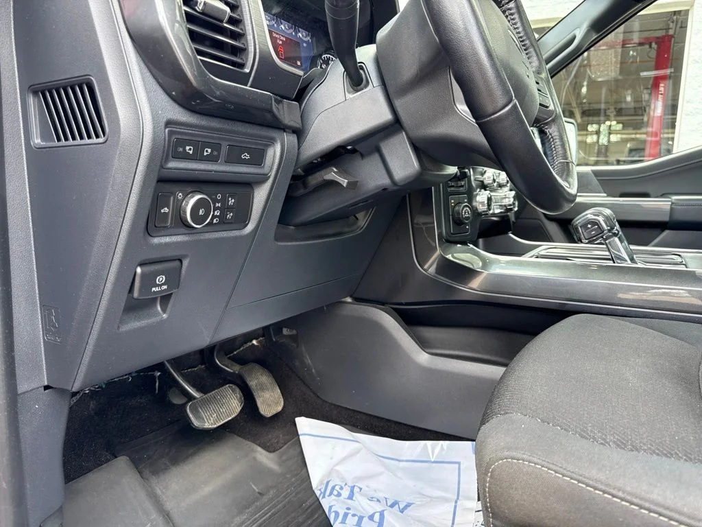Used 2022 Rapid Red Metallic Tinted Clearcoat Ford XLT image 18