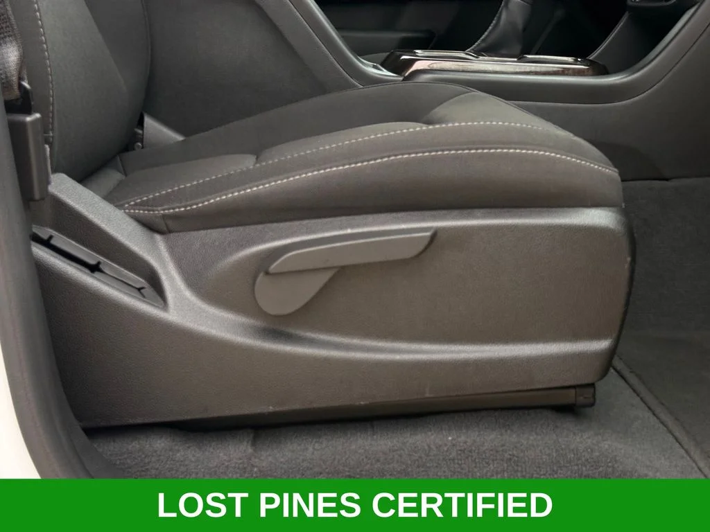 Used 2022 White GMC Elevation image 26